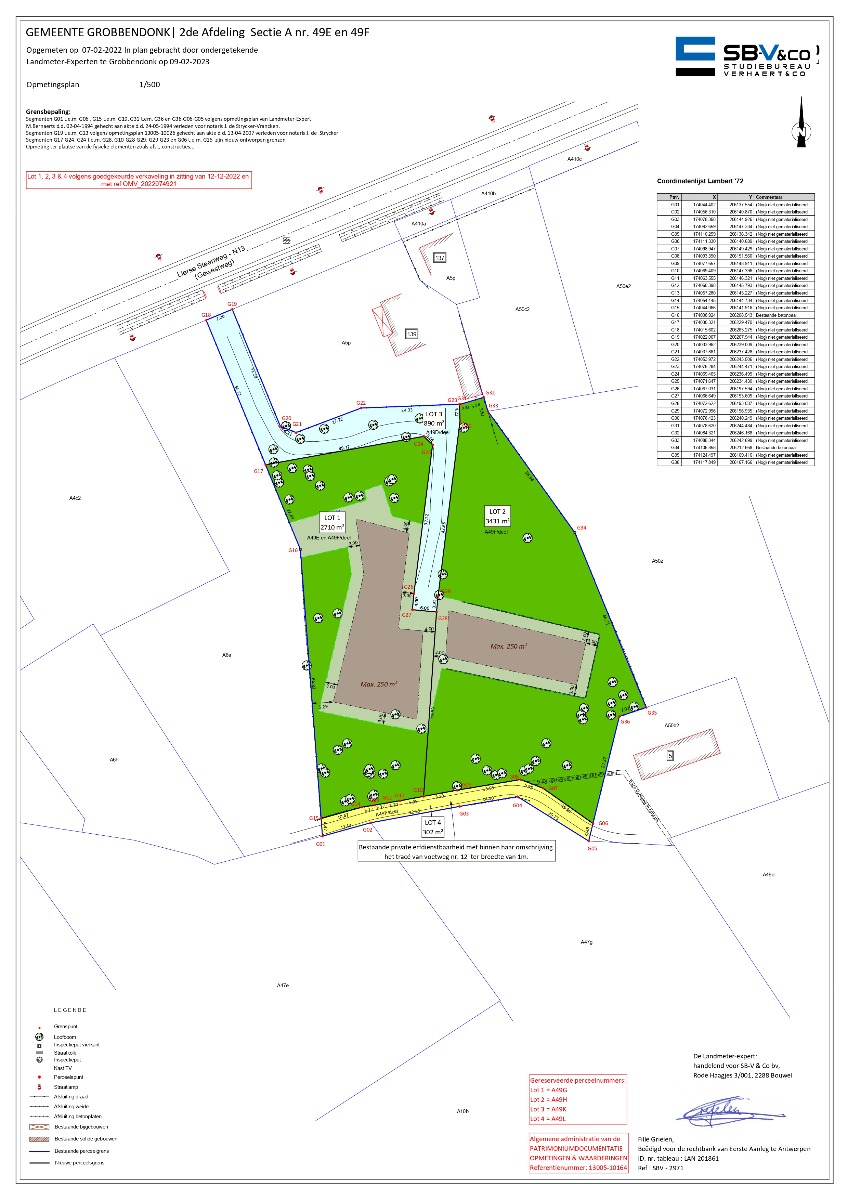 2 magnifiek gelegen villapercelen met private oprijlaan. € 330 000 ERA